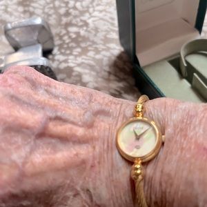 Gucci mother of pearl bracelet watch